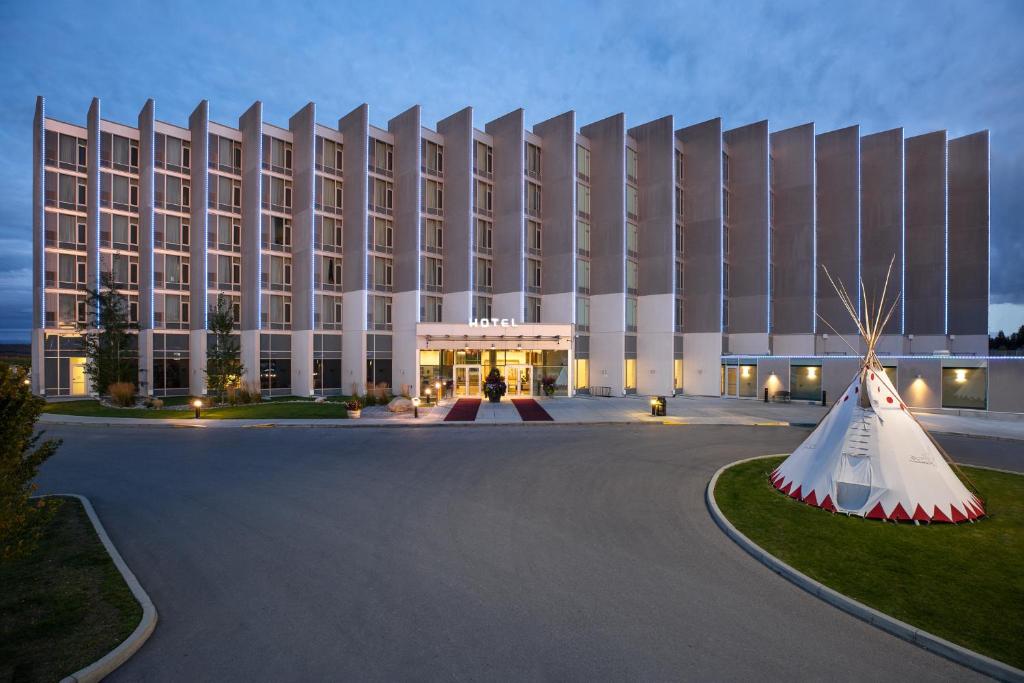 Grey Eagle Resort & Casino in Calgary: Overview of rooms, service and entertainment